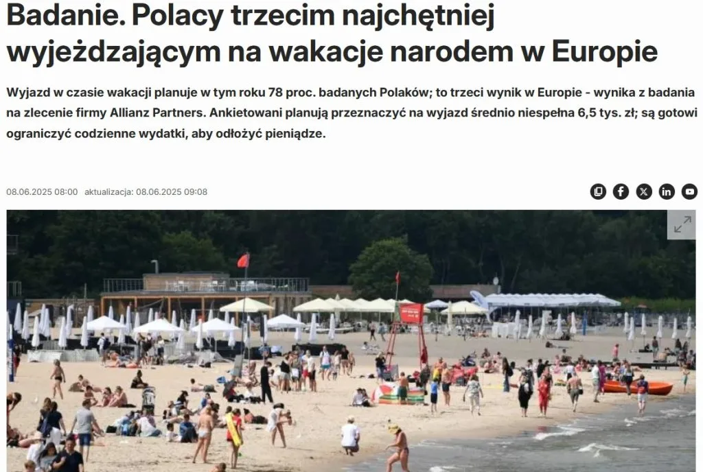 Crowded beach during summer holidays illustrating an article about Polish travel trends in Europe